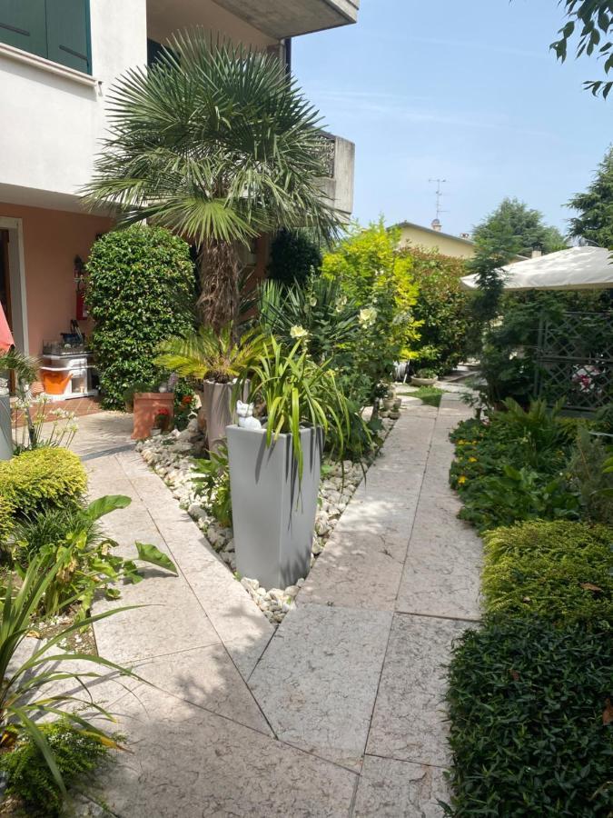 B&B Garda 4U Дезенцано-дель-Гарда Экстерьер фото