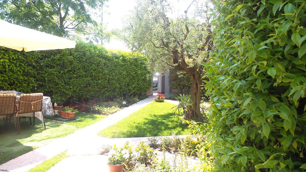 B&B Garda 4U Дезенцано-дель-Гарда Экстерьер фото