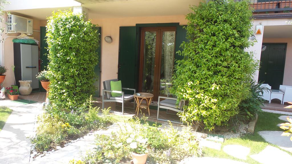 B&B Garda 4U Дезенцано-дель-Гарда Экстерьер фото