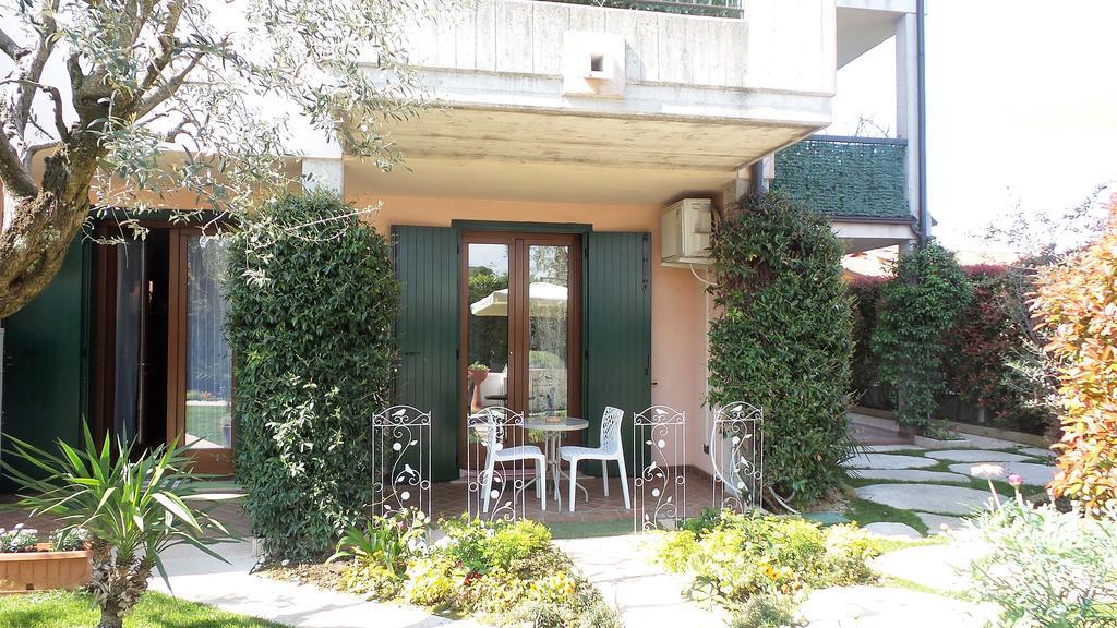B&B Garda 4U Дезенцано-дель-Гарда Экстерьер фото