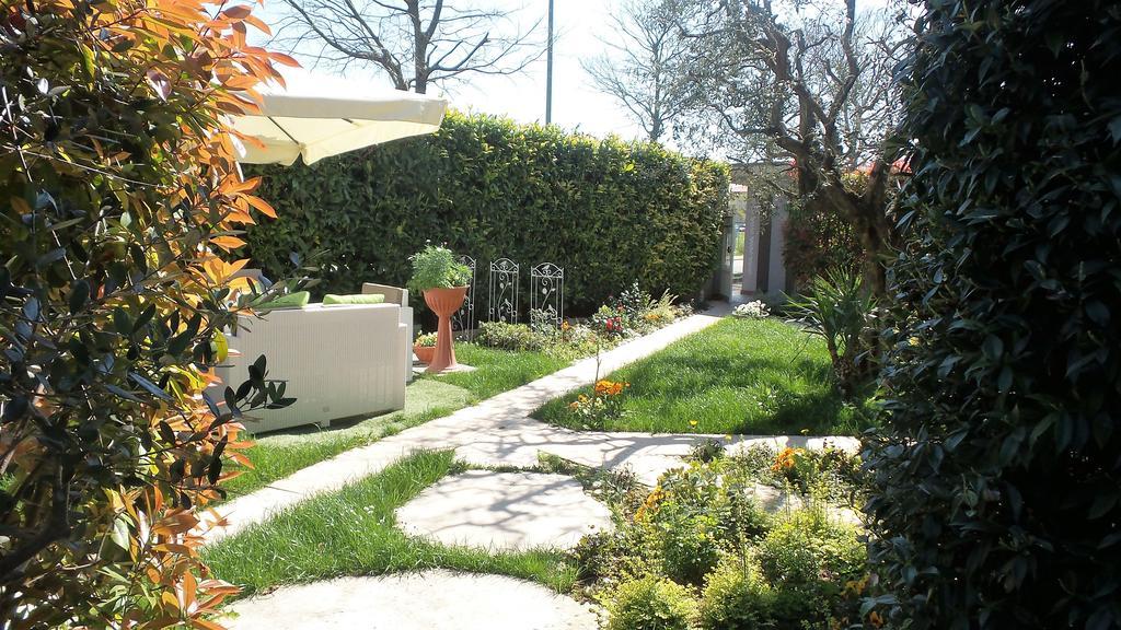 B&B Garda 4U Дезенцано-дель-Гарда Экстерьер фото