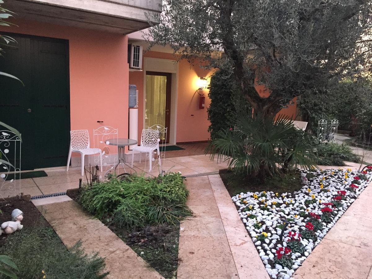 B&B Garda 4U Дезенцано-дель-Гарда Экстерьер фото