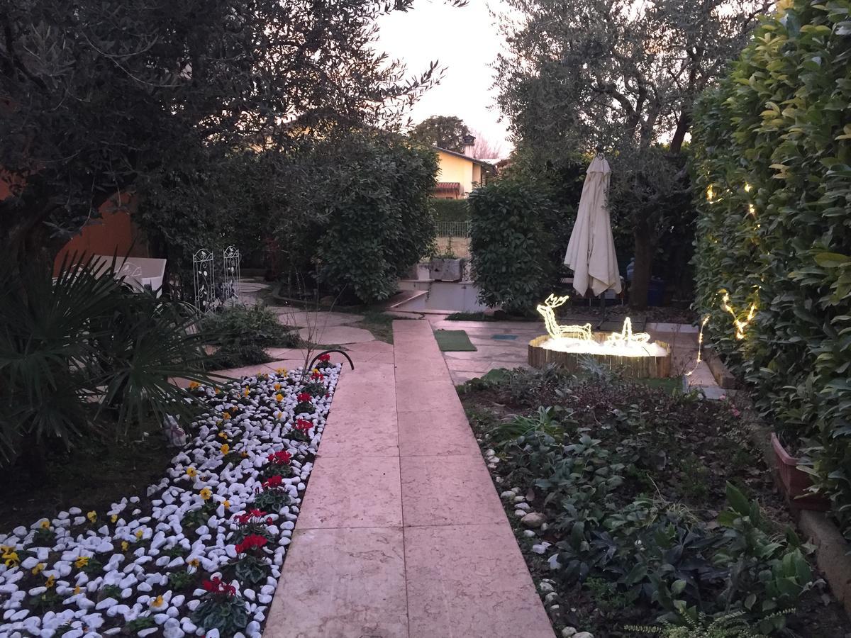 B&B Garda 4U Дезенцано-дель-Гарда Экстерьер фото