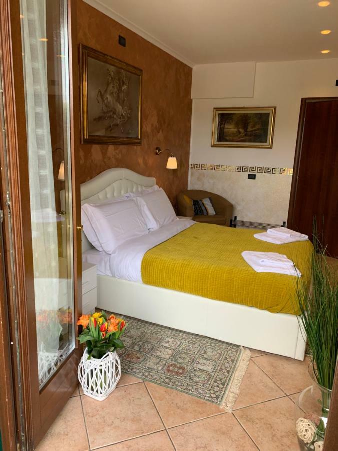 B&B Garda 4U Дезенцано-дель-Гарда Экстерьер фото